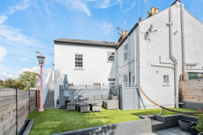 3 Bedroom Apartment For Sale In Canbury Avenue, Kingston Upon Thames, KT2