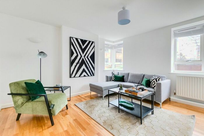 2 Bedroom Flat To Rent In Kew Bridge Court, London, W4