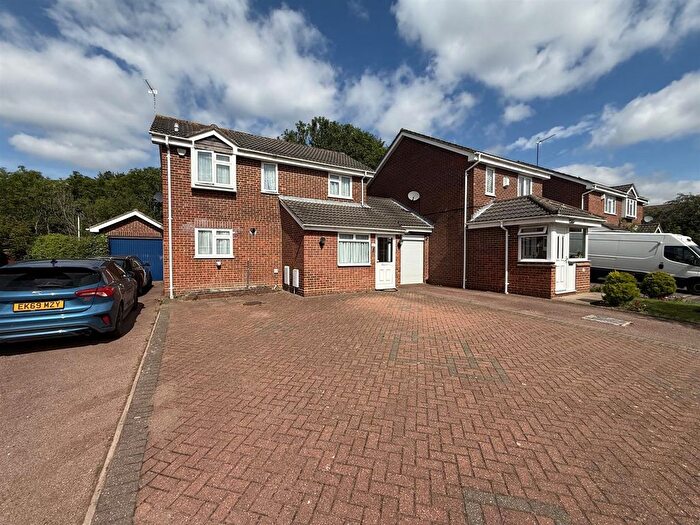 3 Bedroom Detached House For Sale In Brentford Close, Hayes, UB4