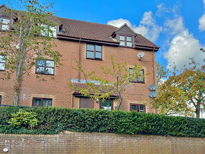 1 Bedroom Flat For Sale In Chalet Court, Bordon, Hampshire, GU35