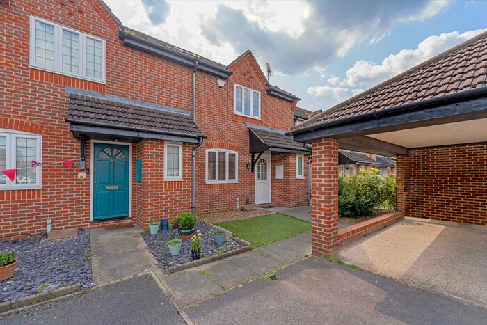 4 Bedroom Semi-Detached House To Rent In Saddlebrook Park, Sunbury On Thames, TW16