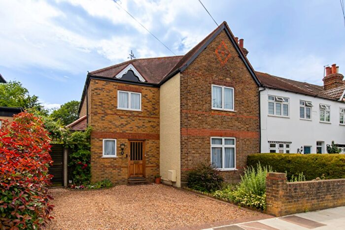 4 Bedroom End Of Terrace House For Sale In Coombe Road, Hampton, TW12