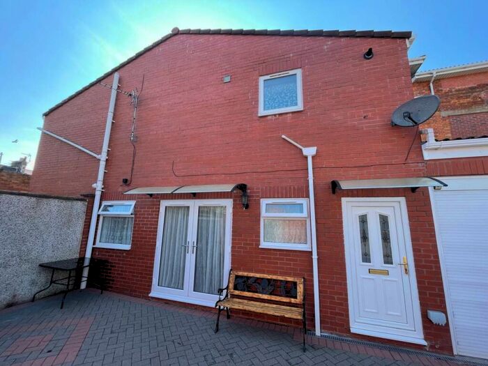 2 Bedroom Flat To Rent In Listdama, - Clifton Road, Weston-super-Mare, BS23