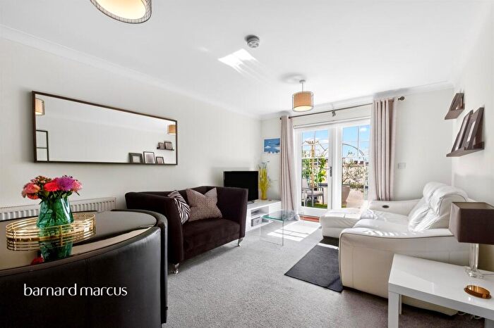 2 Bedroom Flat For Sale In Kingston Road, Epsom, KT19