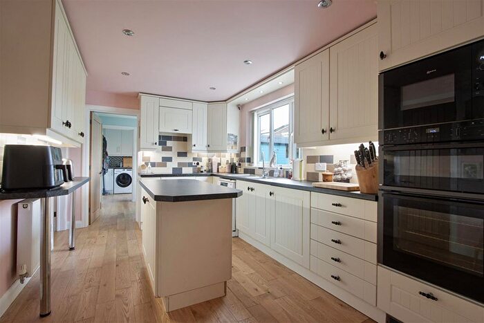 5 Bedroom Detached House For Sale In Birch Close, Grassmoor, Chesterfield, S42