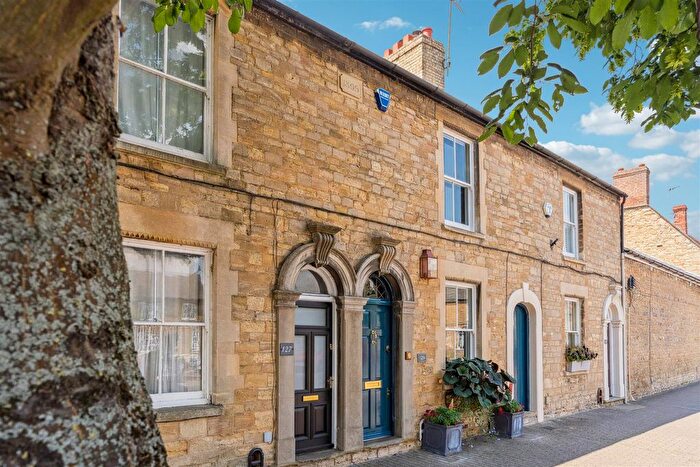 3 Bedroom Town House For Sale In High Street, Olney, MK46