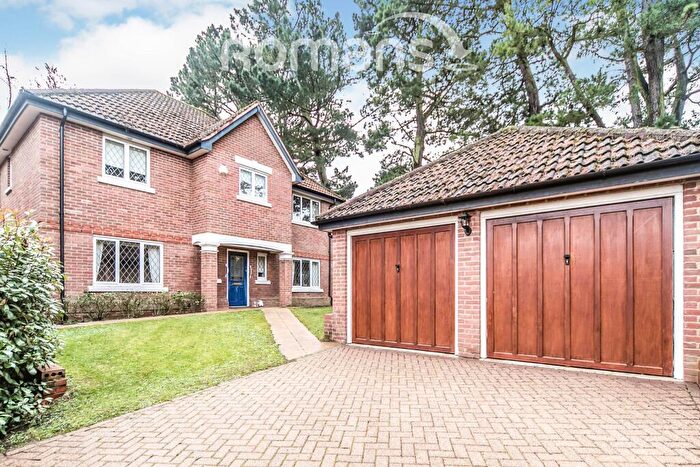 4 Bedroom Detached House To Rent In Clairmore Gardens, Tilehurst, Reading, RG31