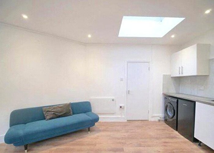 Studio To Rent In Broughton Street, Battersea, London, SW8