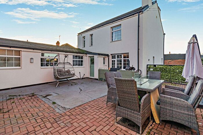 3 Bedroom Detached House For Sale In Sandtoft Road, Doncaster, DN9