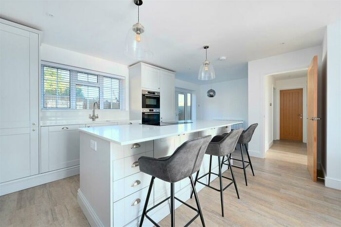 4 Bedroom Chalet To Rent In Royles Close, Rottingdean, BN2