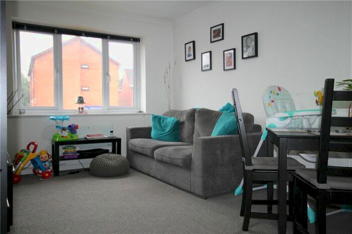 2 Bedroom Flat To Rent In Guildford Road, Lightwater, Surrey GU18