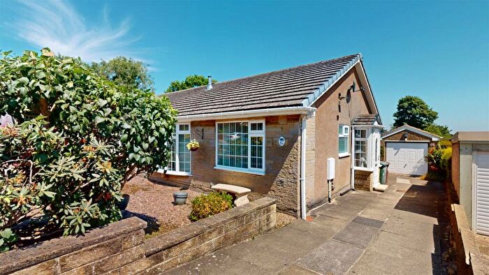 2 Bedroom Semi-Detached Bungalow For Sale In Oakleigh Avenue, Clayton, Bradford, BD14
