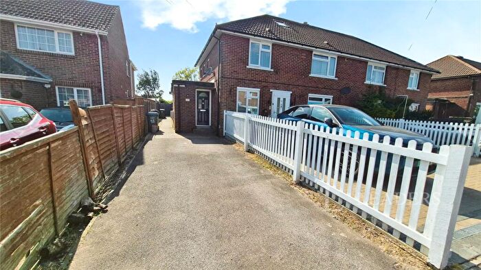 3 Bedroom Maisonette For Sale In Hillson Drive, Fareham, Hampshire, PO15