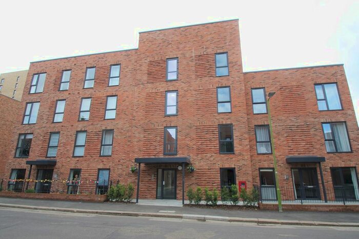 1 Bedroom Flat To Rent In Linden House, - Sydney Road, Watford, WD18