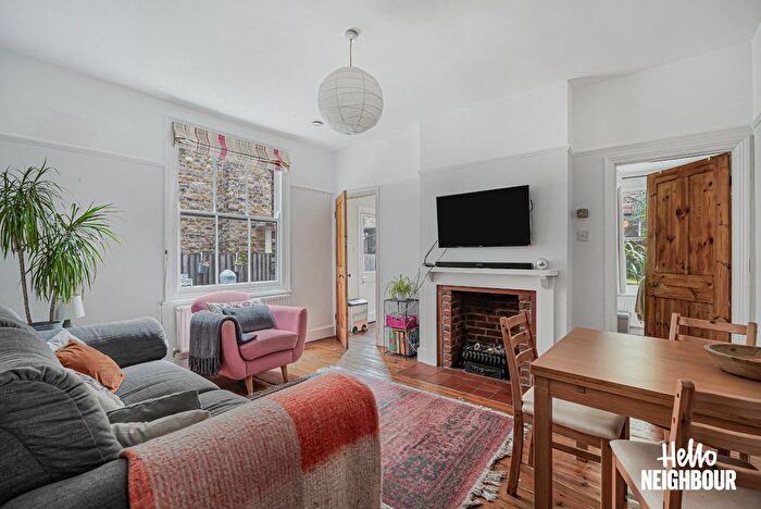 3 Bedroom Flat To Rent In Netherfield Road, London, SW17