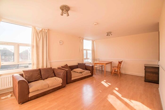 2 Bedroom Flat For Sale In Colman Court, Christchurch Avenue, London, N12
