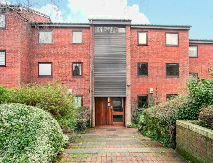 2 Bedroom Flat To Rent In Bunns Lane, Mill Hill, NW7