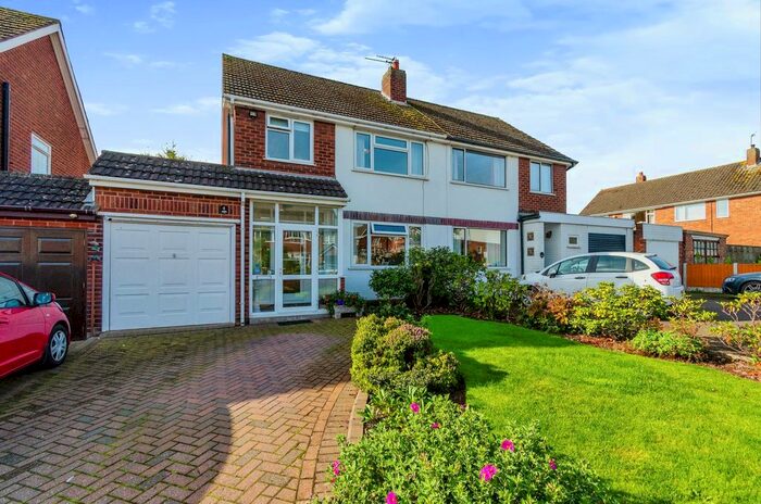 3 Bedroom Semi-Detached House For Sale In Westwick Close, Walsall, WS9