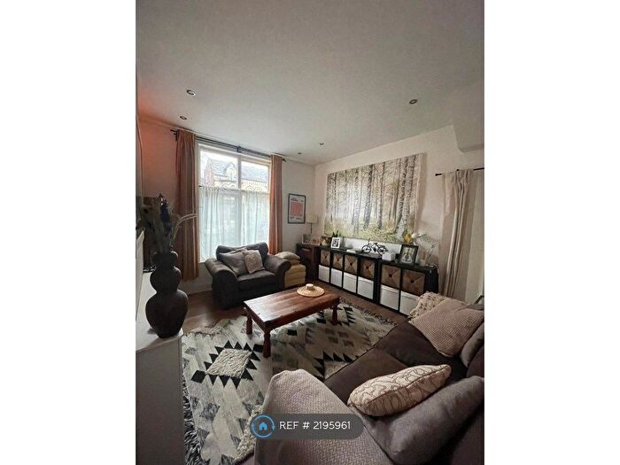 2 Bedroom Flat To Rent In Mayfield Road, Manchester, M16