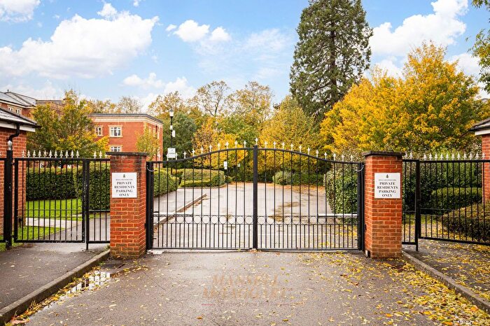 1 Bedroom Flat For Sale In Talfourd Way, Redhill, RH1