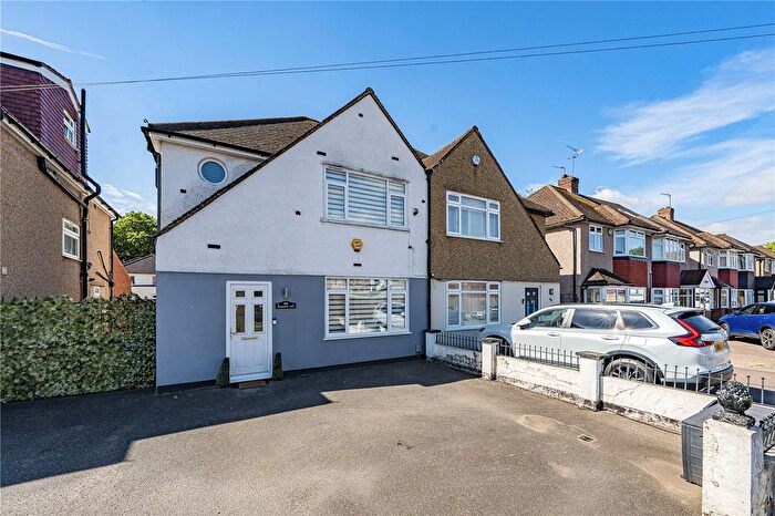 3 Bedroom Semi-Detached House For Sale In Blossom Way, West Drayton, UB7