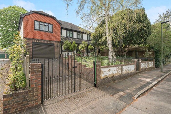 6 Bedroom Detached House For Sale In Oaklands Road, Bromley, BR1