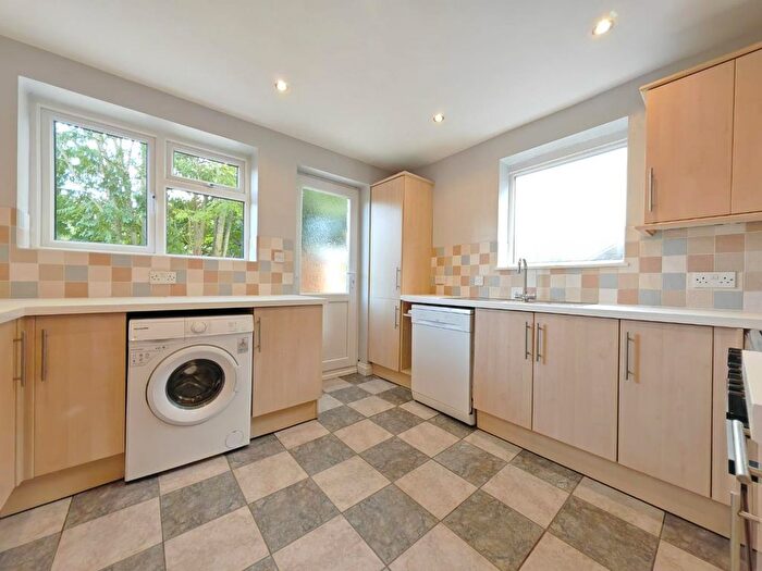 3 Bedroom Semi-Detached House To Rent In Kentwood Hill, Tilehurst, Reading, RG31