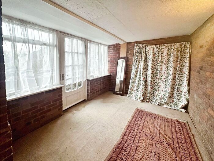 2 Bedroom Flat To Rent In Salmon Pool Lane, Exeter, Devon, EX2