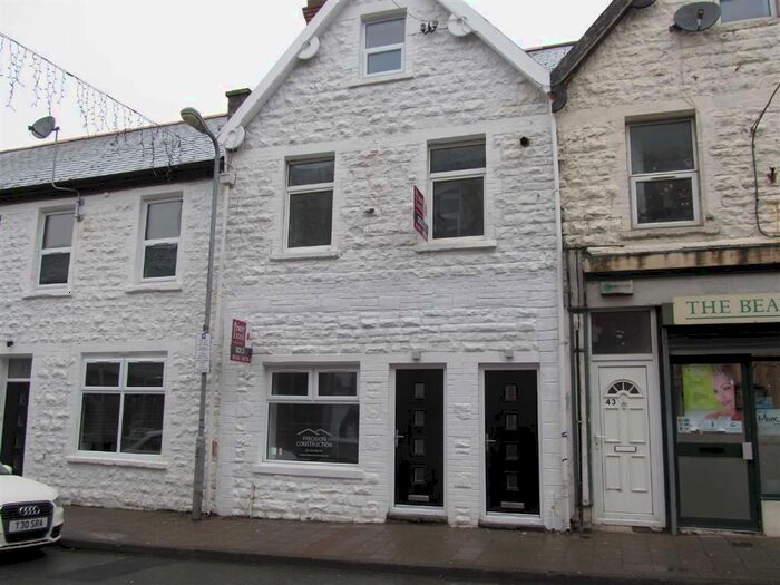 2 Bedroom Flat To Rent In High Street, Barry, Vale Of Glamorgan, CF62