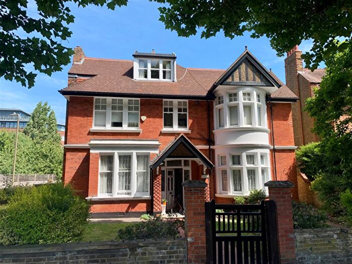 2 Bedroom Flat For Sale In Gwendolen Avenue, London, SW15