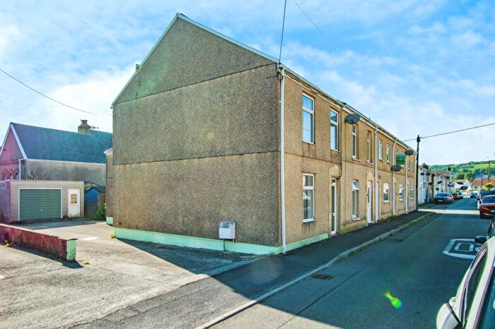3 Bedroom End Of Terrace House For Sale In Woodbrook Terrace, Burry Port, Carmarthenshire, SA16