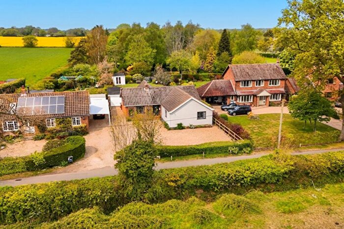 4 Bedroom Detached Bungalow For Sale In Wymondham Road, Wreningham, Norwich, NR16
