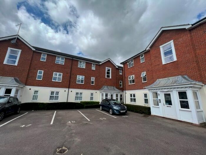 1 Bedroom Flat To Rent In Whinchat, Aylesbury, HP19