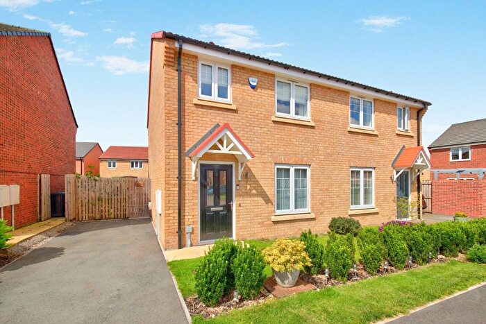 3 Bedroom Semi-Detached House For Sale In Highwayman Road, Boroughbridge, YO51