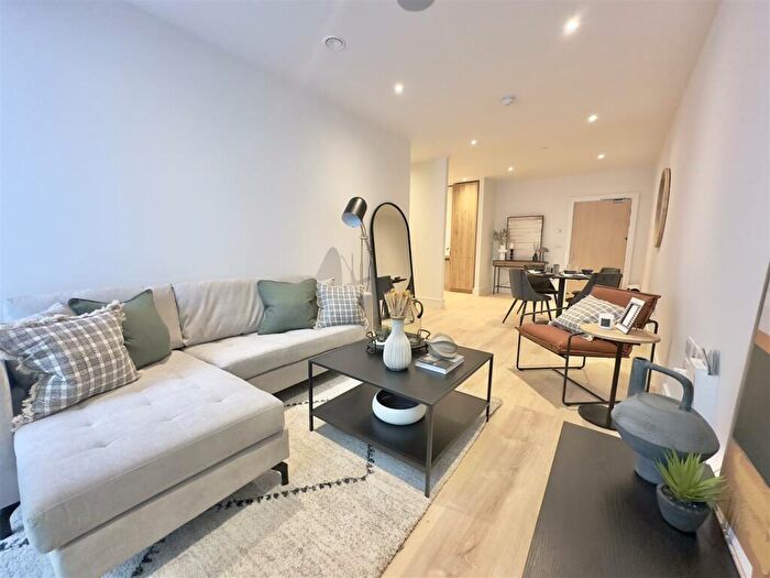 2 Bedroom Flat To Rent In Walton S, Aylesbury, HP21