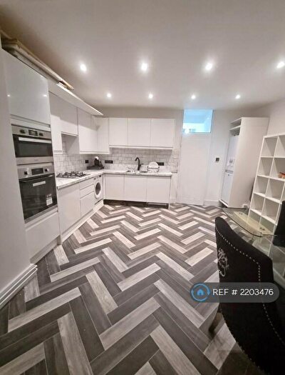 3 Bedroom Maisonette To Rent In Grove Park, London, SE12