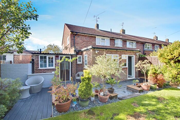 3 Bedroom End Of Terrace House For Sale In Howlands, Welwyn Garden City, AL7