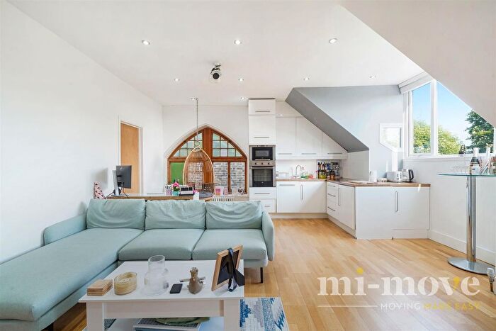 1 Bedroom Flat To Rent In Home Park Road, Wimbledon, SW19