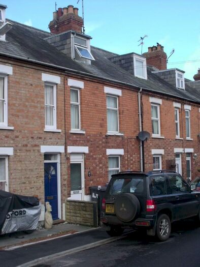 3 Bedroom Terraced House To Rent In Percy Road, NN11
