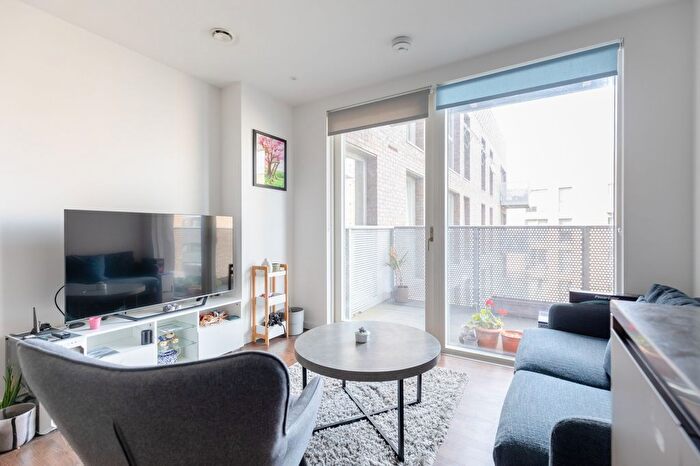 1 Bedroom Flat To Rent In Grove Street, London, Kent, SE8