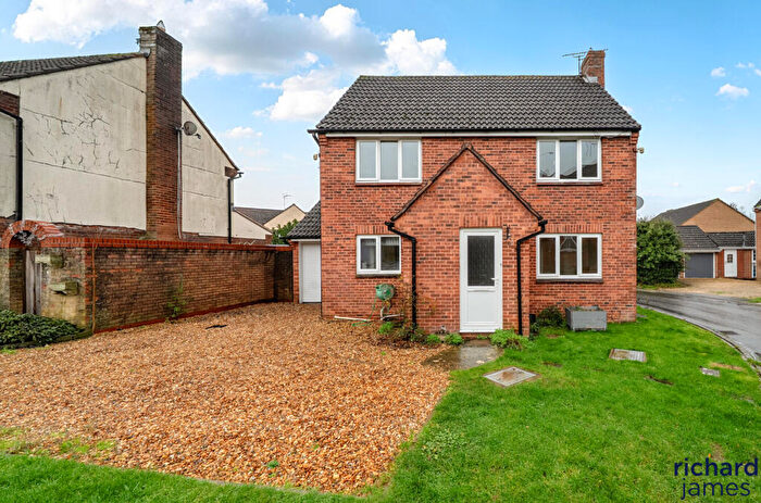 3 Bedroom Detached House For Sale In Bainbridge Close, Grange Park, Swindon, SN5