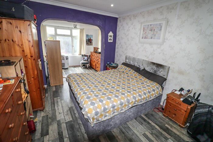 2 Bedroom Detached Bungalow For Sale In Poplar Grove, Hayling Island, PO11