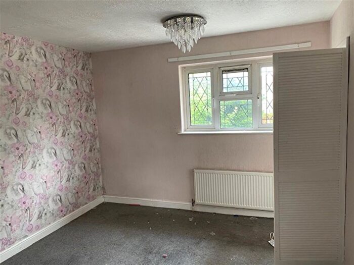 3 Bedroom End Of Terrace House For Sale In Shortfield Court, Barnsley, S71