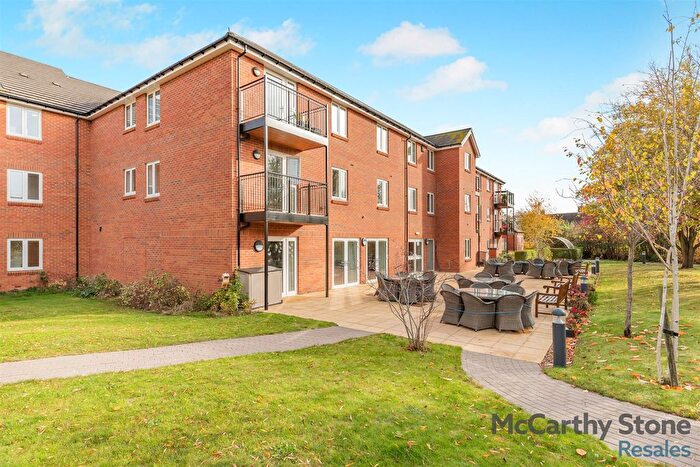 1 Bedroom Flat For Sale In Oakhill Place, High View, Bedford, MK41