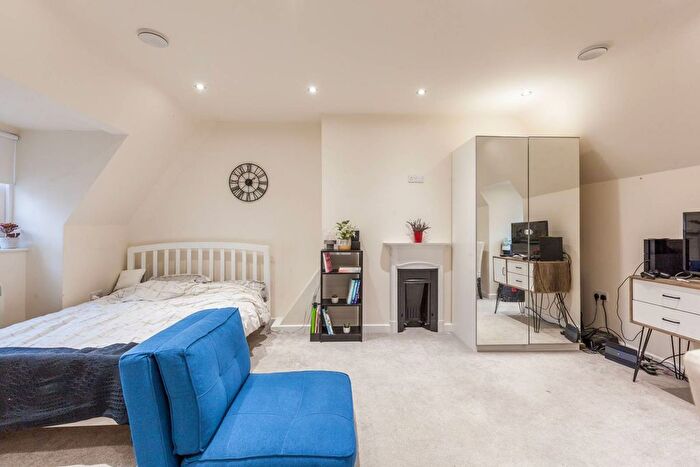 Studio To Rent In Wentworth Street, Tower Hamlets, London, E1