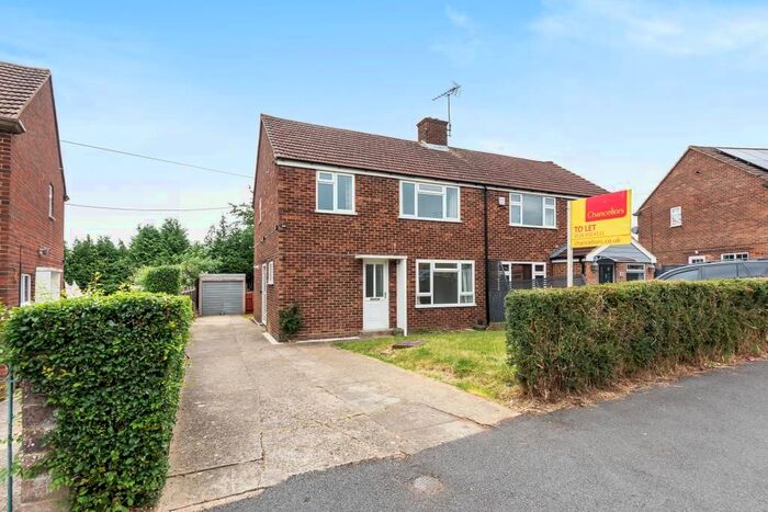 3 Bedroom Semi Detached House For Sale In Tilehurst, Berkshire, RG30