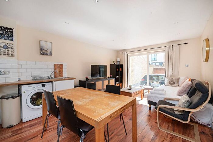 4 Bedroom Flat To Rent In Bishops Way, Tower Hamlets, London, E2