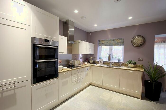 3 Bedroom Retirement Property For Sale In Durrants Drive Durrants Village, Faygate, West Sussex, RH12