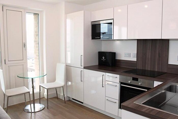 Flat To Rent In Jefferson Plaza, Bromley By Bow, London, E3