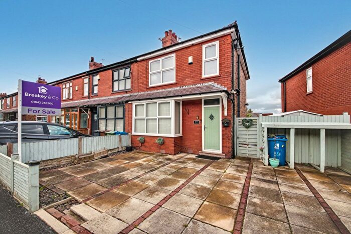 3 Bedroom Semi-Detached House For Sale In Prescott Lane, Orrell, WN5